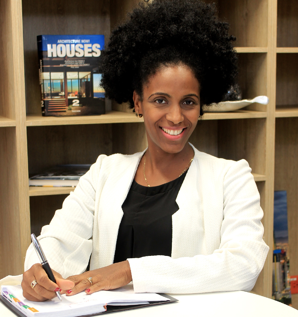 Derlin Santimateo - Contadora de Operaciones Senior